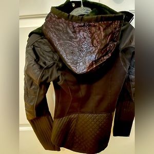 Size 4 Lulu convertible reflective winter running jacket